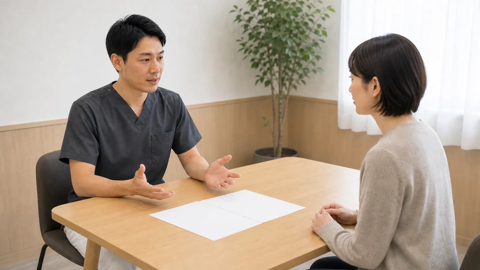 書類を見ながら相談する様子
